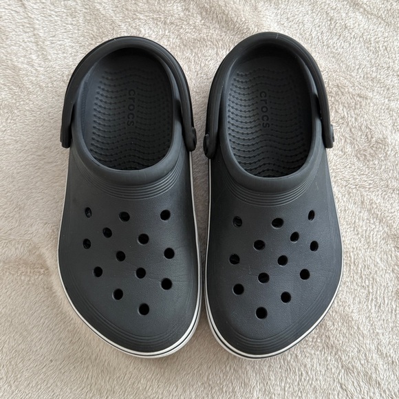 Kids Crocs - Size J2 - Picture 1 of 5